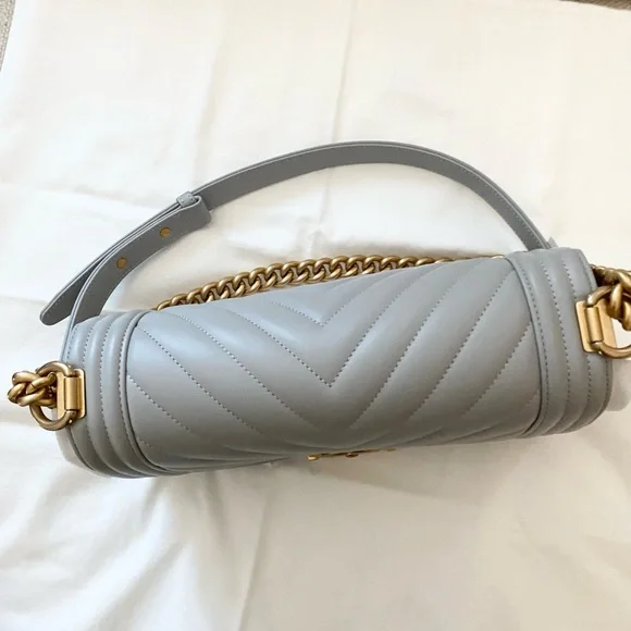 CHANEL Boy Flap Bag - Picture 4 of 9